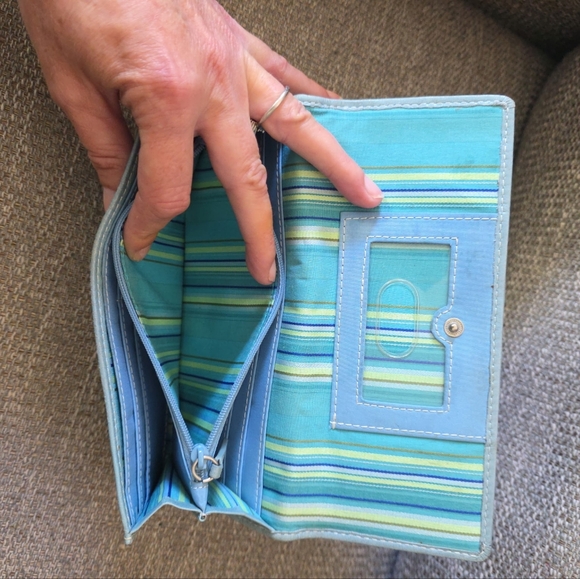 Fossil Light Blue Floral Embroidered Wallet - Picture 9 of 15